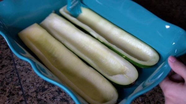 HOW TO MAKE THE BEST ZUCCHINI LASAGNA BOATS | EASY DINNER RECIPE