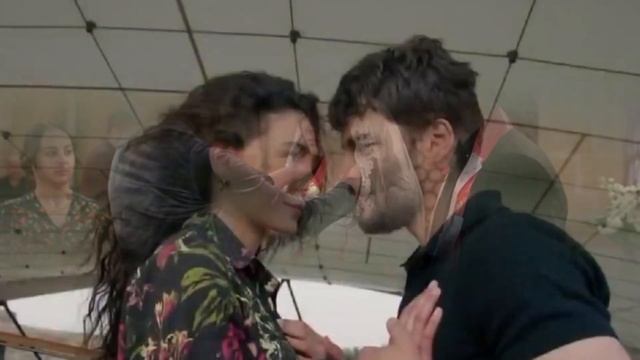 Akın Akınözü Y Ebru Şahin Detonaron La Bomba (programa De Radio)