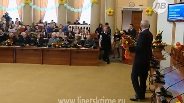 25 мужчин получили почётные знаки Липецкой об... смотреть онлайн