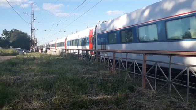 Электровоз ЭП20-006 со скорым пассажирским поездом "Стриж" смотреть онлайн