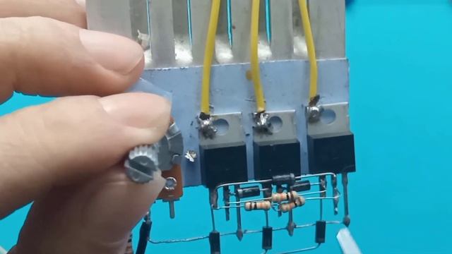 BLDC motor controller circuit Using irfz44n mosfet Brushless Motor смотреть онлайн