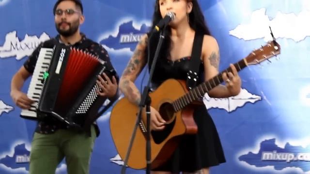 Mon Laferte - Bonita @Plaza Loreto смотреть онлайн