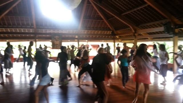 Extatic dance at the yoga barn in Ubud смотреть онлайн