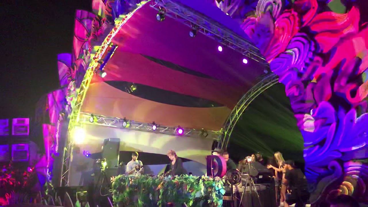 Bob Moses - Too much is never enough (Live @ Neversea 2019, Constanța, România) смотреть онлайн
