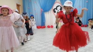 Танец "Модницы"