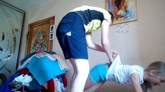 Челендж(лёд под футболку)