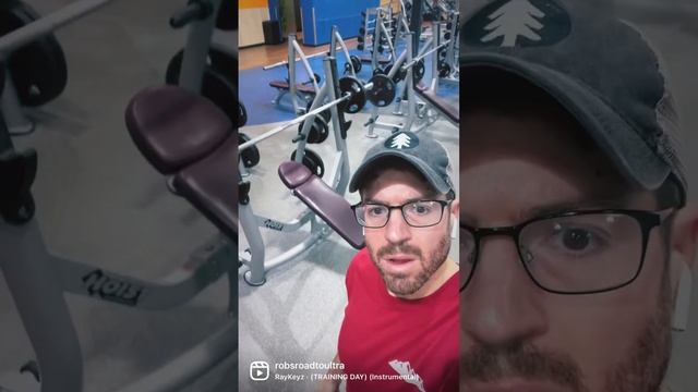 Bench pressing the issues with Rob #running #marathon #gym #fitness смотреть онлайн