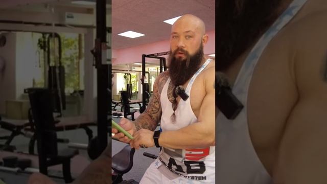 Идеальный курс для новичка #bodybuilding #качки #стараяшкола #стероиды смотреть онлайн