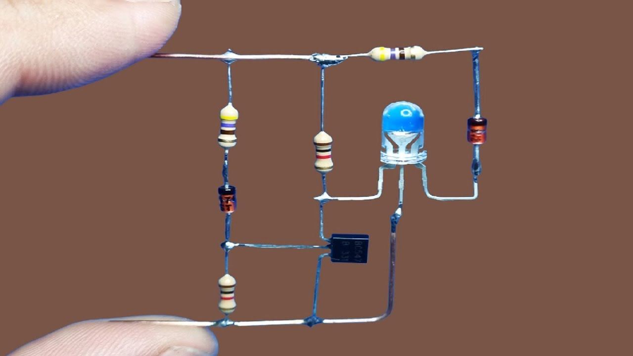 How To Make 12 Volt Battery Level Indicator - With BC547 смотреть онлайн