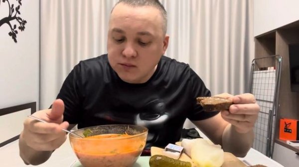 Мукбанг Борщ с салом mukbang