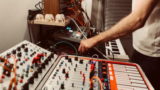 125bpmfunk122423. Cirklon, Easel, Buchla 200, Elektron Analog Rytm смотреть онлайн