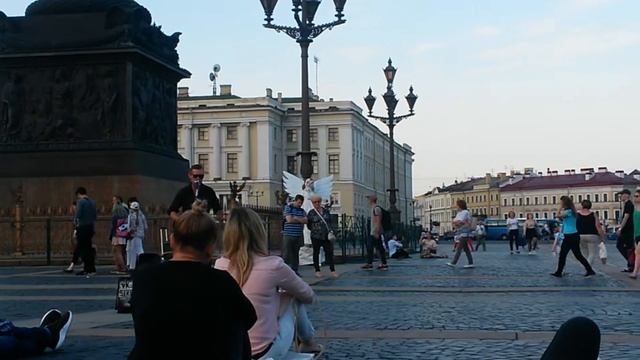 Гулять по воде.  Исп. #КонстантинКолмаков Константин Колмаков #street_x #livelooping