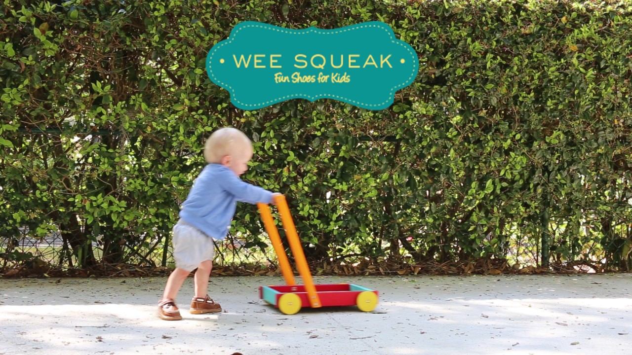 Baby Squeaky Shoes - Mom Bloger смотреть онлайн