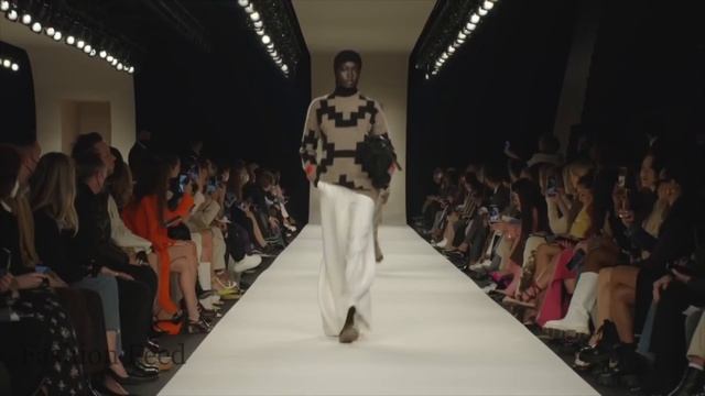 Max Mara Fall/Winter 2022/23 Milan смотреть онлайн