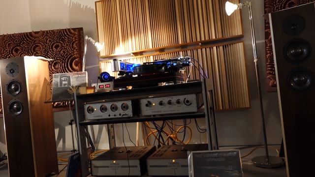 High End Munich 2018 - Thöress Elect. & Speaker - Dereneville Ultra High-End Turntable
