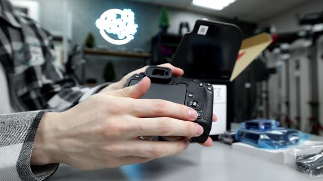 Canon EOS R8 и Адаптер EF-EOS R смотреть онлайн
