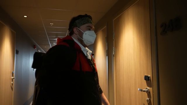 100T in Sweden! First-Ever APEX LAN ft. NiceWigg (ALGS VLOG) смотреть онлайн