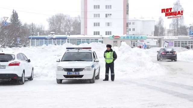 Все на соседние улицы! Городская площадь закрыта для движения. смотреть онлайн