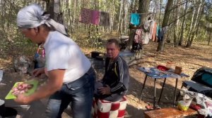 ЛЮДИ ЖИВУЩИЕ В ЛЕСУ, ЗЕЛЕНЫЙ ЗМЕЙ В ЯРОСТИ. МУСОРЩИК.