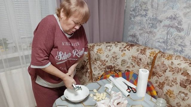 На кухне // танец для настроения 💃// солёному салу придаю вкусы // смотреть онлайн