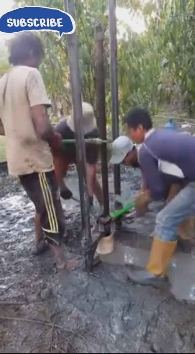 Лайфхак, как в ручную достать бурильные трубы из скважины🤔 Зачем подъемник, когда есть руки💪 смотреть онлайн