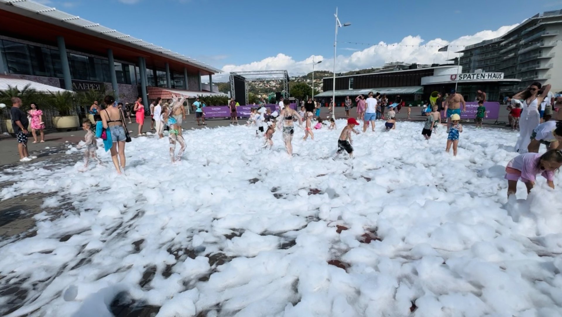 Чёрное море 2024 🐳 Пенная дискотека в Сочи Парк Отеле! 🫧 Очень весело и круто! смотреть онлайн
