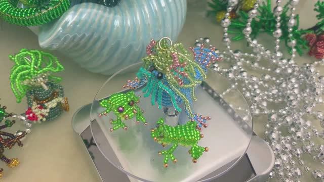 Водяной из бисера / Лягушка из бисера / Как плести бисером / Бисероплетение / смотреть онлайн