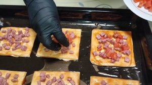 Мини - пиццы из слоеного теста в духовке, самый простой рецепт