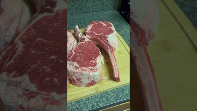 Ufc 291 steak night!!! #carnivore #carnivorediet #beef #ufc #bmfbelt #tomahawksteaks #meat #mma смотреть онлайн