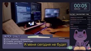 сосет члены, которые запихивают ей в рот почти до основания, ласкает язычком головку