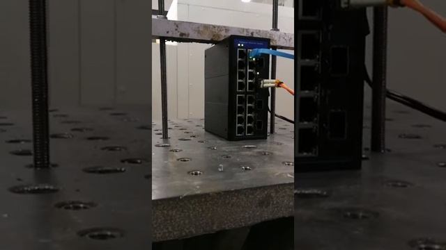 16-port Industrial Switch Vibration Test смотреть онлайн