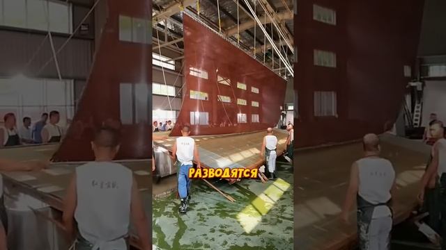 Люди создают самый большой лист бумаги смотреть онлайн