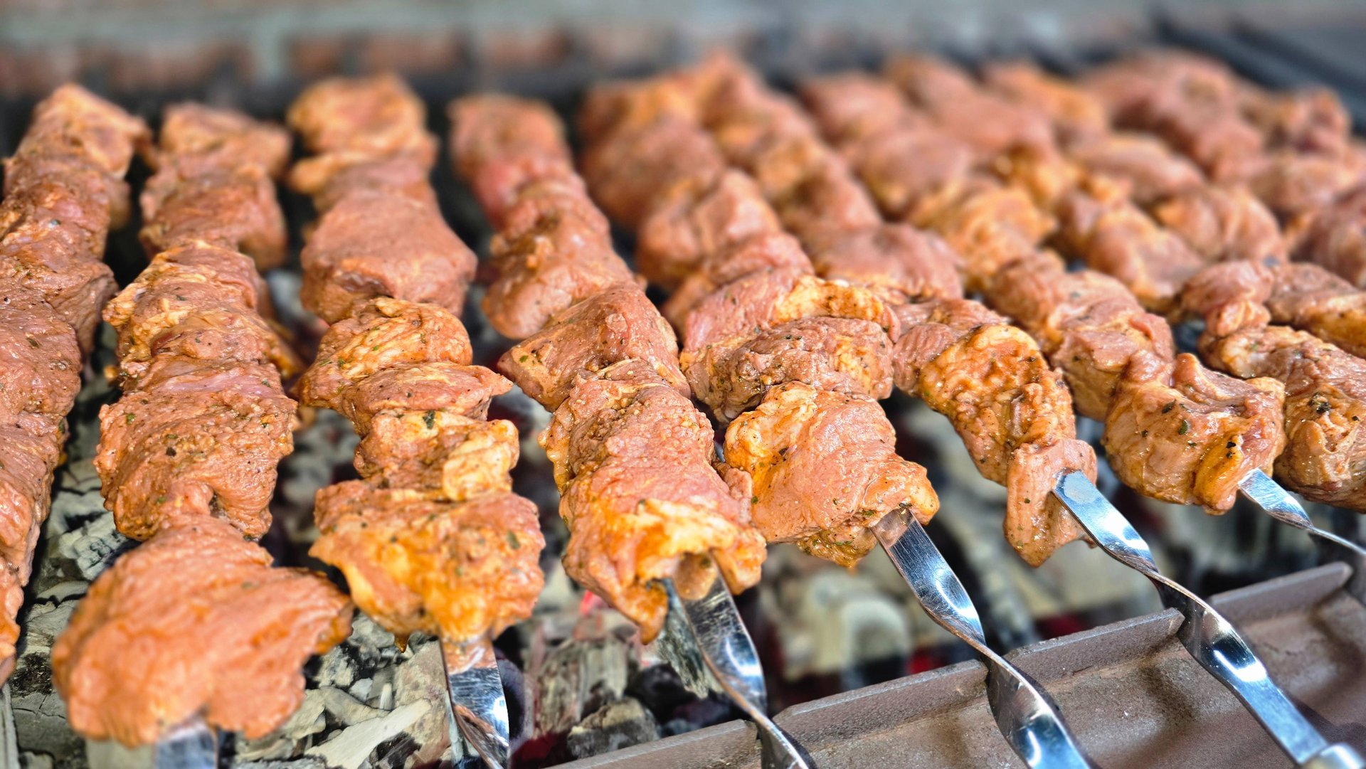 Шашлык из свиной шеи маринад вишня апельсин. смотреть онлайн