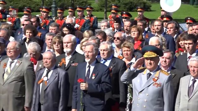 08.05.2018 Возложение венков и цветов к Могиле Неизвестного Солдата смотреть онлайн