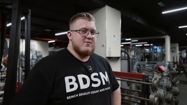 КТО ПОДНИМЕТ БОЛЬШЕ? КАЧОК Vs ПАУЭРЛИФТЕР