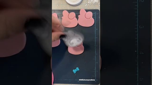 Sanrio ‘My Melody’ fondant cupcake topper смотреть онлайн