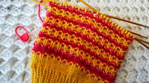 Вяжем Полосатые носочки новым способом. 
Узоры для кругового вязания.