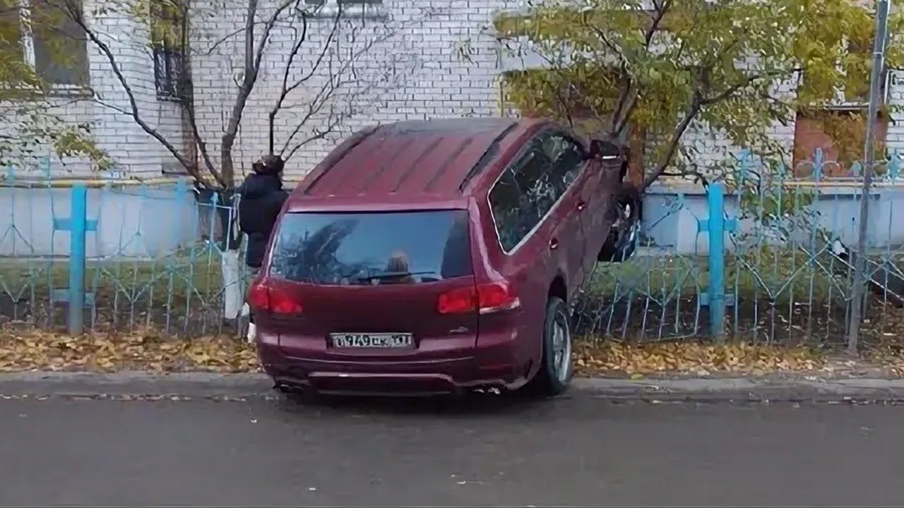 РУССКИЕ ПРИКОЛЫ про АВТО 2024 лучшие до слез угар, ржач, 30 минут смеха с дорог #4 смотреть онлайн