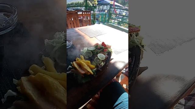 Непальское блюдо - очень аппетитно, но немного страшно) #непал #путешествия #культура смотреть онлайн