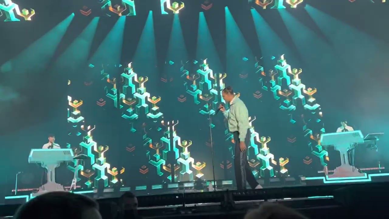 Stromae Papaoutai Live Accor hotel arena Paris 2022 смотреть онлайн