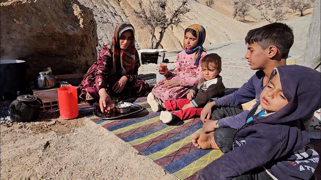 A beautiful woman who showed humanity to homeless children смотреть онлайн