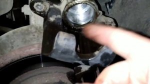 заклинил тормозной суппорт автомобиля, не торопись его, выкидывать его можно восстановить