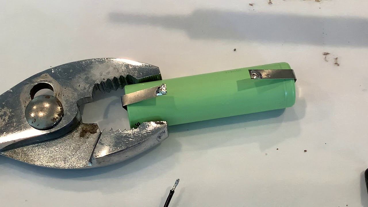 Storz and Bickel Mighty Vaporizer Battery Replacement DIY - Closed Captioned Text смотреть онлайн
