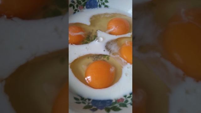 floating egg w milk in bread смотреть онлайн