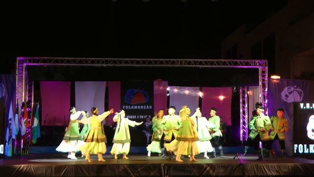 Yakut folk dance: Dierenkey (funny dance) смотреть онлайн
