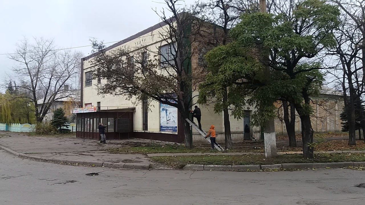Завалили дерево в Доброполье смотреть онлайн