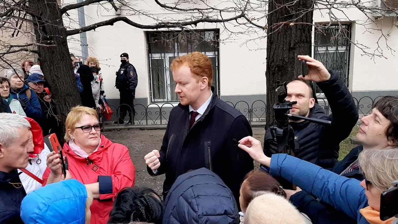 Интервью Денис Парфёнова у суда. #поддержка #СвободуПлатошкину #АврораКубани #ГагаринскийСуд