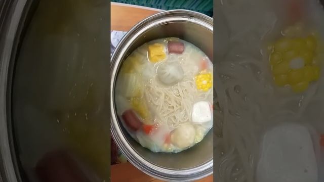 Pork bone 🦴 soup noodles 🍜& dumplings, vegetables 🥒 delicious!🙂🌹💪💕👍 смотреть онлайн
