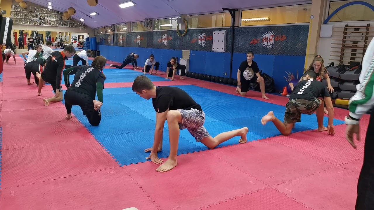 Кикбокс в София за начинаещи и напреднали - ABC FIGHT CLUB смотреть онлайн