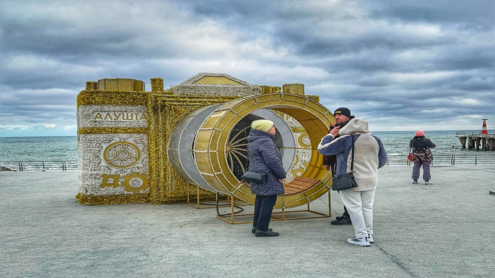 АЛУШТА преображается! НОВЫЙ ГОД в Крыму 2025. Где отдохнуть зимой. смотреть онлайн